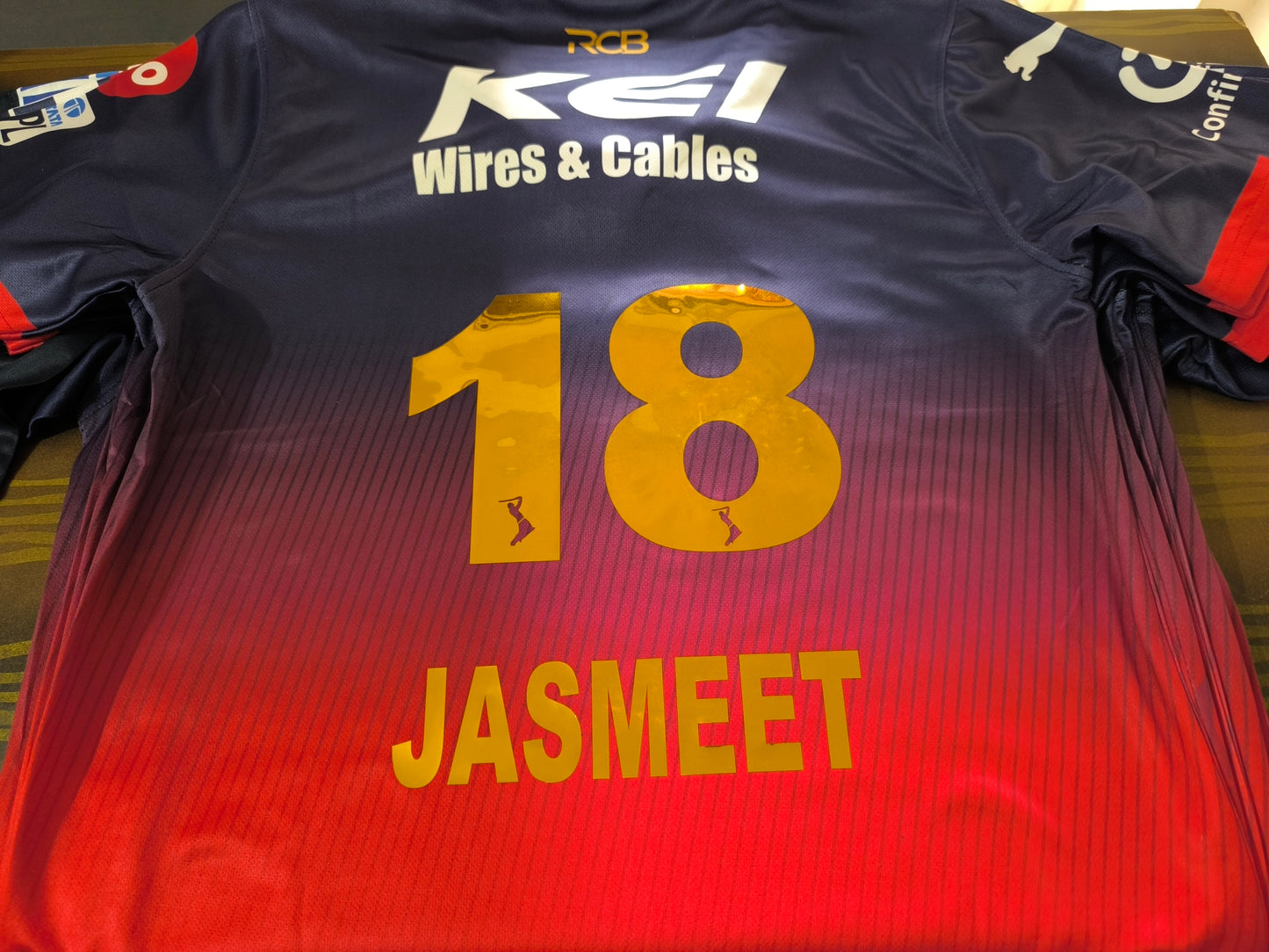COD Customised RCB Jersey (CASH ON DELIVERY ADVANCE PAYMENT 200₹ AND 750₹ CASH ON DELIVERY) *TOTAL AMOUNT:950₹*
